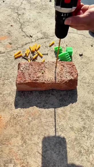 再也不怕砖墙旧孔!轻松安装窗帘杆固定支架家
里墙面软装挂不稳?试试这款能有效提升承重能力的配件!#好物推荐#五金工具#实用工具#紧固件