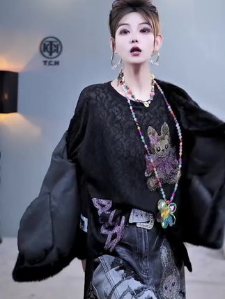 TCH轻奢哲学:用烫钻工艺诠释“少即是多”的时尚美学 #TCH设计哲学 #琥珀流光风外套太适合秋天了 #初秋男友风穿搭 #早秋显身材平价上衣合集 #今天穿什么