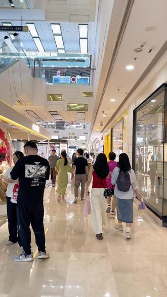 在福州买夏装,千万别跑错了地方,上万件时尚男装女装,衣服多的根本试不完!#福州同城 #本地必逛商场 #打卡线下女装店 @DOU+小助手