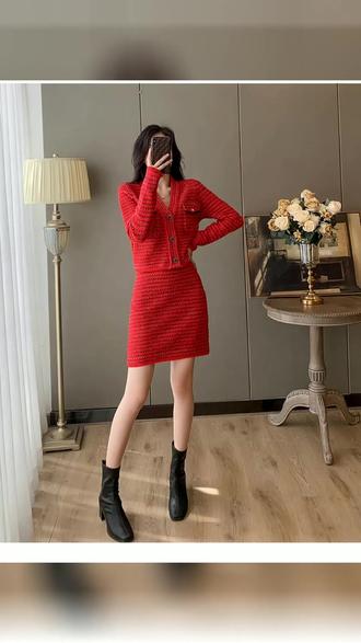 穿上它,秋天也能温暖又时尚! #万物皆可毛茸茸 #这个冬天穿得茸里茸气 #这个冬天粉茸茸 小香风针织两件套装裙女2025秋季新款时尚休闲套装V领长袖毛衣裙