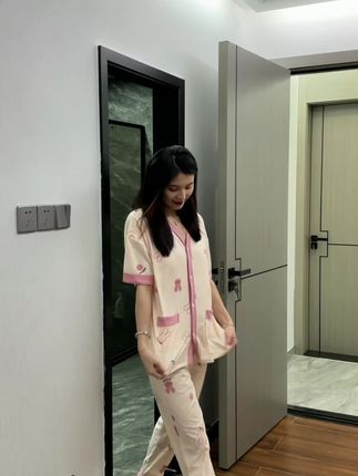 天啊,这套V领开衫带胸垫家居服太美啦,#开衫家居服 #带胸垫睡衣 #V领睡衣 #夏季穿搭 #卡通睡衣