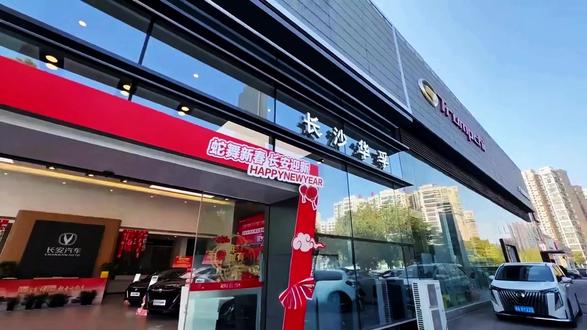 六一儿童节去做保养的长安车主,更换空气滤芯真的非常简单,你一定要学会的汽车保养省钱小妙招!#汽车空调滤芯更换 #每天一个汽车用车知识 #汽车空调滤芯空气滤芯
