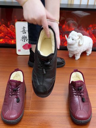 这双鞋子妈妈出门都被夸,防滑耐磨,时尚的版型,久穿不累脚。 #妈妈鞋 #舒适百搭