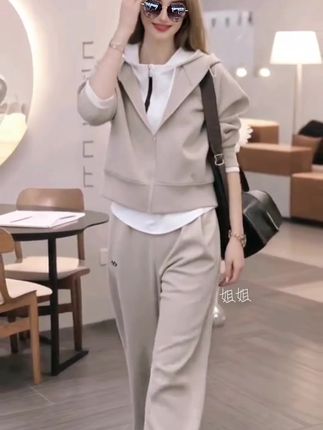 #休闲套装#运动套装#套装#早秋套装@DOU+上热门 @抖音小助手 @抖音创作小助手