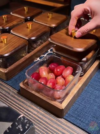 高档胡桃木果盘,客厅茶几分格收纳小能手! #干果收纳 #茶点收纳 #高档果盘 #分格果盘 #干果收纳盘