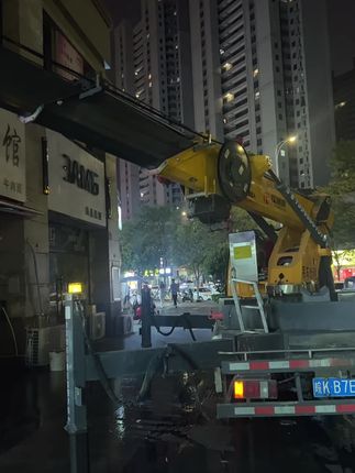 挂个条幅代价有点高了