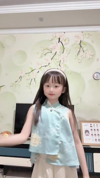 暖暖我跳的好看吗#国风女孩 #萌娃手势舞