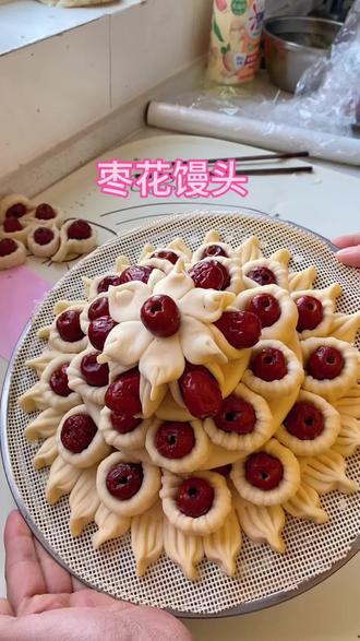 过年馒头这么做,好看好吃,寓意也好 #美食 #年夜饭#蒸花馍 #枣山馒头 #蒸蒸日上