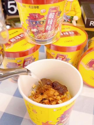 酸辣粉 白象酸辣粉 六大包料 Q弹爽滑 鲜香辣爽 经济实惠 还嘎嘎好吃 #酸辣粉 #嗦粉 #速食美食 #美食 #深夜放毒