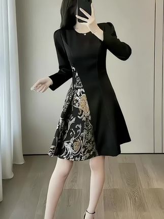 #赫本小黑裙 #赫本风 #新中式国风裙推荐 #穿出自己的风格
