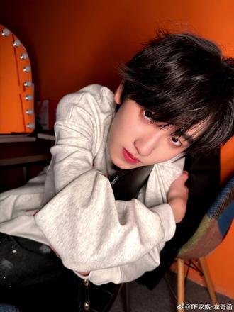 12月11日左奇函gh语音更新:看来老奇很期待下雪呀!希望明天能接到奇文双人初雪cha!#奇文四代第一美帝 #左奇函 #TF家族