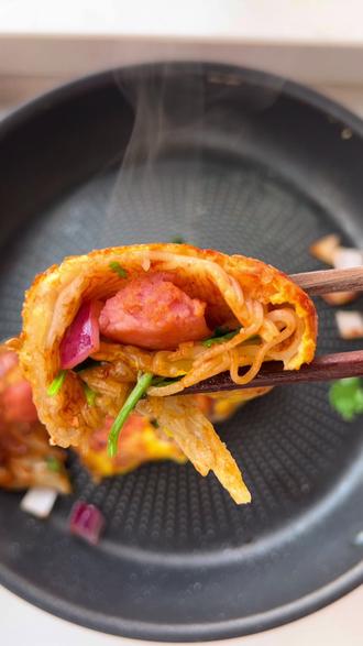 用家里剩的一小把冷面搞定了一份小摊儿同款烤冷面!#烤冷面 #夜宵