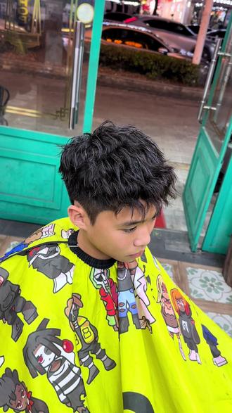 竖 状 纹理 也是帅气了#美发