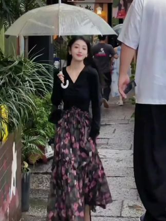 #随心穿搭#爱自己从穿搭开始#早秋碎花裙#高级感穿搭#显瘦穿搭