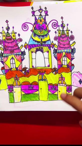 #儿童画 #城堡 一座城堡,承包了一整天的快乐!听说她用了两节课间还没有画完,真是深入细节了啊
