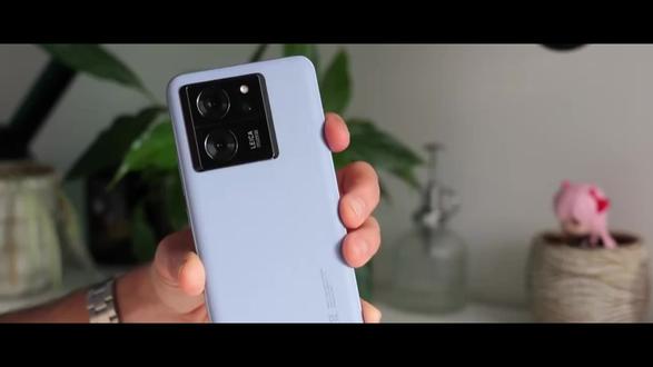 红米K60至尊版传承了红米一贯的简约风格