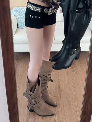 2个颜色二选一呀!!! #百搭显气质 #辣妹穿搭 #女鞋 #靴子 #哎哟喂你鞋真好看