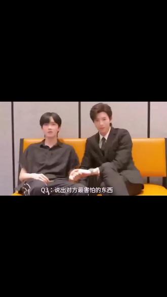 所以到底谁怕 ,都吓得躲lp怀里了 "邱鼎杰 "黄星 "团综 "可可爱爱#歌曲形容爱情 #消防车宣传 #百看不厌的好剧 #珠宝首饰钻石戒指 #结婚祝福语送新人