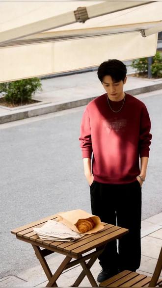 冬天穿它不怕冷,红色卫衣暖身又暖心! #粉彩风 #百大春装出道了