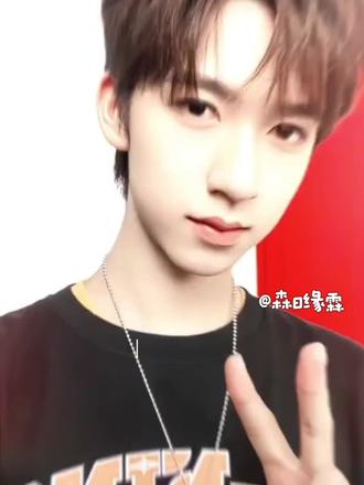 12.21霖霖你可以弥补遗憾了 贺峻霖NB🐮🍺#贺峻霖 #星光大赏 #弥补遗憾 #主持 @时代少年团-贺峻霖 霖霖加油!