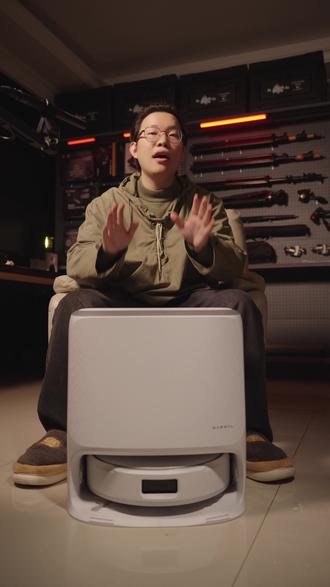 自用反馈,云鲸j6使用体验到底怎么样? 迟来的评测,云鲸j6其实对比逍遥002还是一分钱一分货,阉割了小部分的产品性能(但是卫生清洁能力还是可以)
1·我个人觉得扫拖能力没什么大毛病,能满足普通家庭的日常清洁
2·自清洁差意思,但是底舱可以抽出来清洗,适用于于非养宠家庭和家里本来比较整洁的家庭
3·避障能力一般,主要是对于高度检测和白色物体识别没有那么准确,容易鬼打墙
4·厨房门槛没问题,过门槛属于中游水准,能过基础的门槛,太高也不行
5·续航可以,放心用没问题
6·性价比还可以,算是值得购买的扫地机器人,如果你近期不打算购入其他扫地机器人的情况下,可以再观望一下,下一年的更新可能更多。#云鲸 #云鲸j6 #云鲸扫地机 #云鲸逍遥 #在拍一种很新的vlog