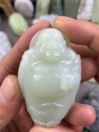 #玉石雕刻 #玉雕手艺人 #支持手艺人的点赞 #手工雕刻工艺品 #俏色巧雕