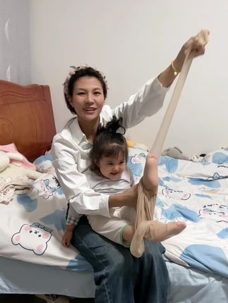 真是🐶都嫌弃的年纪,化妆品都要藏好点,不然遭殃😂, #人类幼崽的迷惑行为 #日常带娃