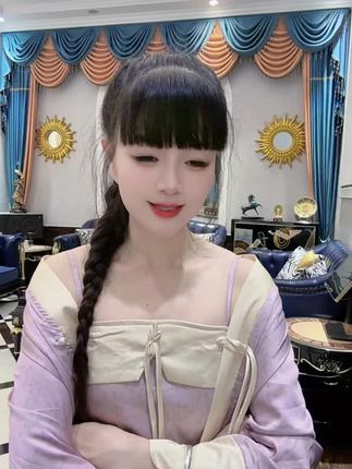 心情像被染了色,是那种淡淡的、温柔的紫~