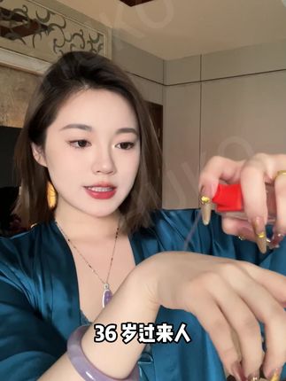 手是女人的第二张脸,必须好好保养!手膜每年必备,这款滋润养护,我尤其喜欢它的味道#乎刻护手 #护手 #手