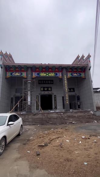 构云后裔六百余万散布全球
构云祖居仙塘为构云祖地第一大支派
他们因为历史原因
几经沉浮 曾经是当地最强势的家族
他们的故事可以写成数十本书 曾经将官多多 进士秀才如数家珍 目前道光十七年 河南固始族人通过袁州刺史 转送的寿扁仍然保护很多好 只是目前失联了 他们主要的一支在云南 在民国时期已经近万人了 当下估计有数万族人 锡隆进士五进祠 现建为三进 欢迎各省族人回家#宜春传统文化#彭构云#道学文化#天下彭氏一家人