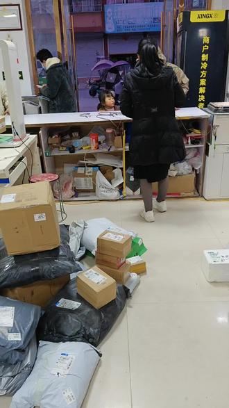 今天的快递已扫码入库,收到取件通知的可以来取啦!#快递 #我的日常工作