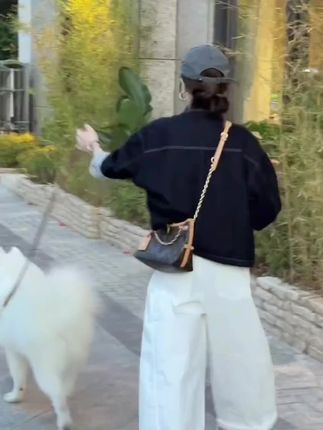 #早秋穿搭 #时尚洋气 #遮肉显瘦 #旅游穿搭不重样 #谁穿谁好看系列