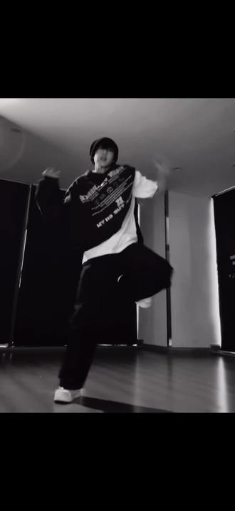 谁说内娱没有好转场#张桂源 #抽象