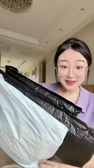 小小101我都想拉黑你了,可是又舍不得,就你家这裤子能不能别整这么多花样了?我根本就买不完,衣柜里面都塞不下了。 #小小101花漾裤 #小小101凉凉裤 #小小101风铃裤 #小小101仙女裤 @@DOU+上热门 @DOU+小助手 @抖加🔥上热门🔥dou+🔥热点宝