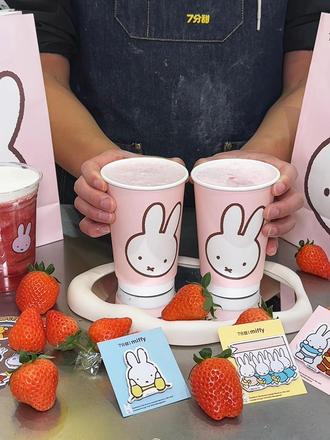 好朋友奖励我的米菲兔奶茶 好可爱啊!!