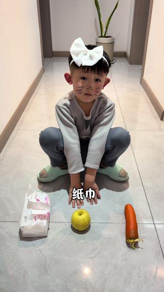 小猫孩的识别能力还是不错的,最后太搞笑了!#萝卜纸巾猫学英语belike #萌娃可爱