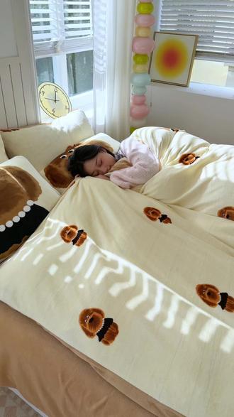 看一眼就喜欢的xiu狗牛奶绒四件套 绒毛软软的,保暖性又好,用完你真的会越来越爱#家纺床上用品 #保暖又好看 #牛奶绒四件套