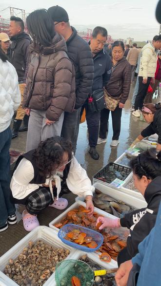 谁懂啊!3 月 19 日电建码头海鲜太肥了! 膏满肉甜的皮皮虾、壳硬肉满的花蟹
刚上岸的鱿鱼墨汁都还在
本地代购帮你挑顶货
在家也能实现海鲜自由🦀
速来!手慢无!#海鲜 #海鲜原产地 #海鲜批发 #电建码头 #北海电建码头