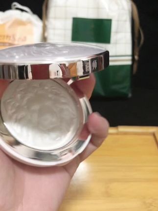 原画师狮子高光,这个设计师曾经是个艺术生吧!颜值这么高的高光细闪。陪你白天到晚上所有的高光时刻,点睛之笔,涂哪哪亮!是低调的那种若有若无的超细闪。没有女孩子会不喜欢吧!哇塞!!!一盘用到天荒地老。