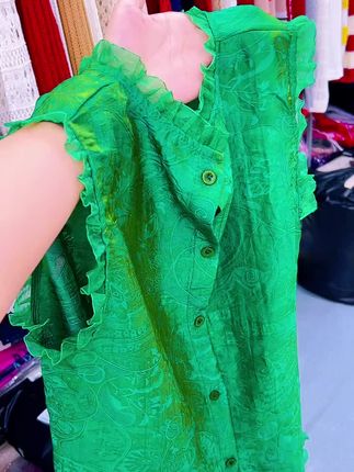 #谁穿谁好看 #爆款热卖中 #洋气小衫 #无袖上衣 #夏季穿搭