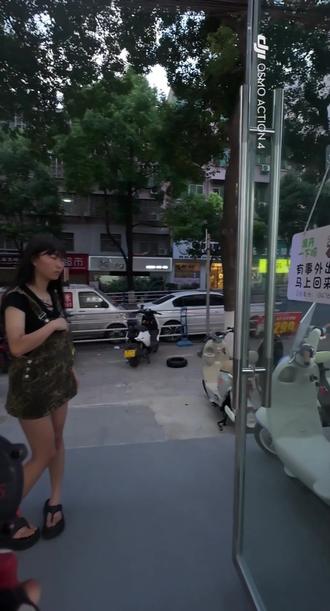 自带轮胎安装 帅哥自带玛吉斯轮胎,问了几个门店都嫌弃麻烦。#第一视角电动车维修 #玛吉斯轮胎 #日常碎片记录