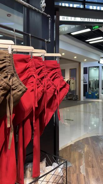 鲨鱼裤为啥不保暖 ogronbvkADhDgHr8CIjg8BnGQD9aADLEqAeC8e~tplv-dy-resize-origshort-autoq-75:330.jpeg?x-expires=1987156800&x-signature=1Kg2qda6BgElzfrVf6hnOf86CMc%3D&from=3213915784&s=PackSourceEnum_AWEME_DETAIL&se=false&sc=cover&biz_tag=pcweb_cover&l=021671799601314fdbddc0300040530ce41b6166000001d7c2965