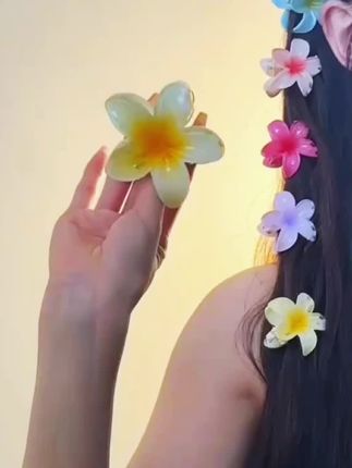 立体花朵发夹 鸡蛋花渐变花朵抓夹 可爱洋气ins鲨鱼夹扎头发的夹子#发夹#抓夹#花朵抓夹 #美出高级感 #头饰发饰