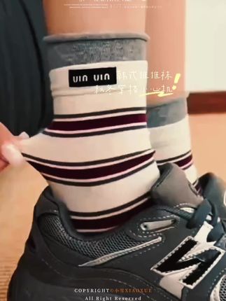 条纹控必入,好韩好百搭,这配色绝了,慵懒随性,四季可穿,无骨袜头,臭闺蜜肯定找我要链接。#爱诗榆#爱诗榆保暖袜#潮品穿搭 #潮袜推荐