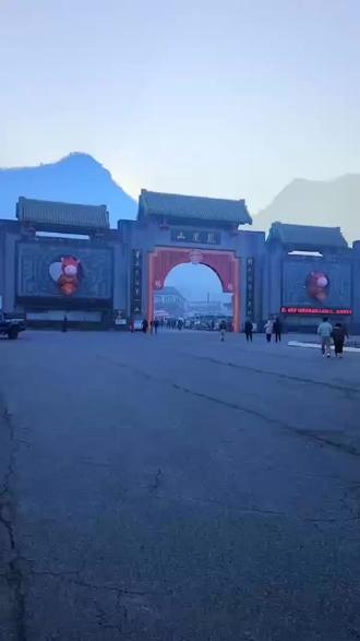 正月初一,和儿子一起登高望远,步步高升,前程似锦,未来可期,马上快乐,马上有福。