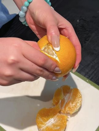 又到了吃爱媛果冻橙的季节啦 清甜多汁 跟吃果冻一样 超好吃!#新鲜采摘 #爱媛果冻橙 #口感特别好 #当季水果#谁懂这一口的好吃程度