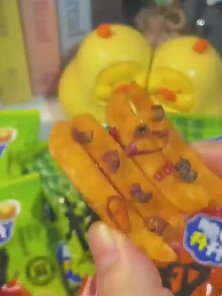 脆升升新品咸口燃椒藤椒味薯条,辣辣麻麻,爽口脆香,大人小孩都爱吃。#美食#好吃到停不下来#追剧小零食