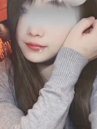 重庆摩托车事故中遇难的女孩,才19岁, 她是家里的老二,她还有个哥哥,
