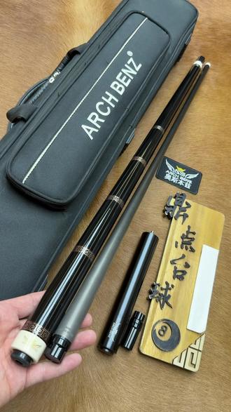 奥斯本兹征途3 客户刚拿来置换成功 原价3750 保真假一赔十 全套原厂配件都在 成色不好 自定义战损 有磕碰 有涨环 直度没问题 打感也没问题 没有暗病 没有异响或开裂 出厂参数无改动 前支没有缺肉和磕碰 后期用够了烤个漆 立马起飞 置换抵了1800(带记录) 现成本出 支持当天试打 支持主流球杆置换或者回收 全网比价 💰1800#台球 #台球是一种生活 #台球教学 #台球技巧 #台球器材