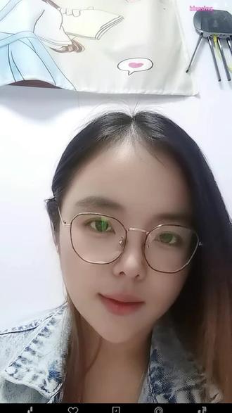 你必须熬下去,是必须,懂吗?
没有人知道你一个人走过那段难熬的日子是多么地无助和崩溃,你体会过躺在床上,眼泪滑过鼻梁流进另一只眼睛,再流到枕上、染湿头发,鼻塞到窒息的感觉吗?熬过去,你就会变得无所畏惧。天生傲骨,怎能服输?蜕变才能使自己强大,涅槃才能让自己重生,逆风才能让自己翻盘。